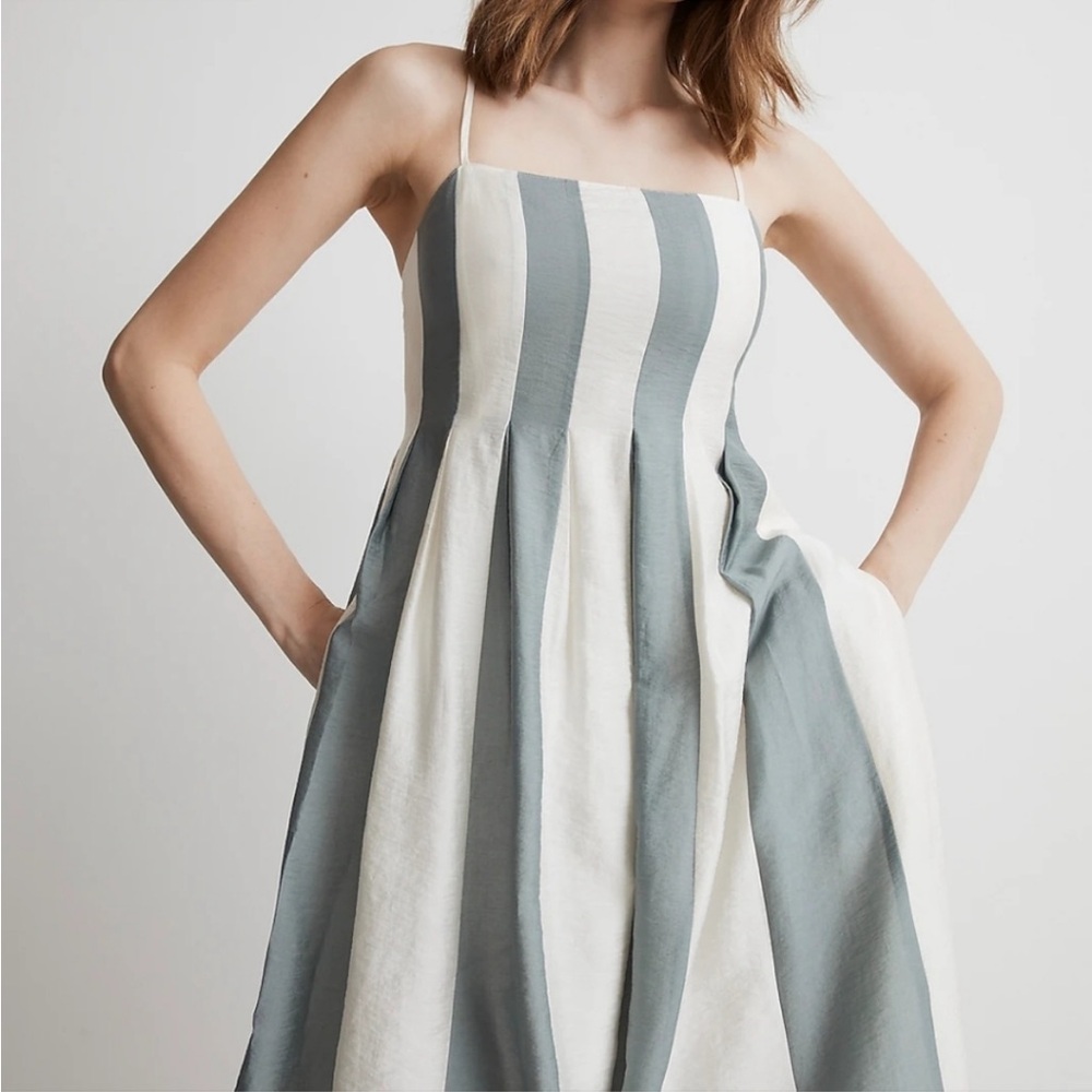 Elegant Striped Maxi Dress - Gray and White - Picture 4 of 9